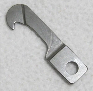 Gancho recortador REECE 20-0093-0-004 (nuevo estilo) para máquina grapadora de orificios de botón S2 - Imagen 1 de 3