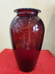 Anchor Hocking Royal Ruby Red Scalloped Edge 9" Vase - Picture 1 of 5