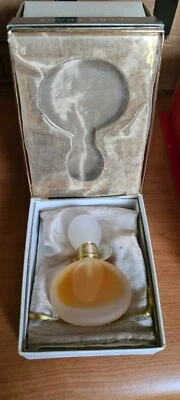 Ellen Tracy 30 Mls Perfume Spray - outer packaging box slightly soild - image 1 of 3