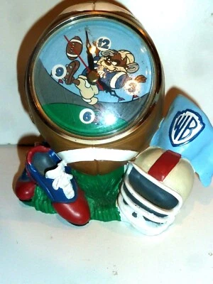 WB Cascos de Fútbol Manguera Reloj Despertador 3.7" Decoración Hogar u Oficina Raro Coleccionable Foto 1 de 3