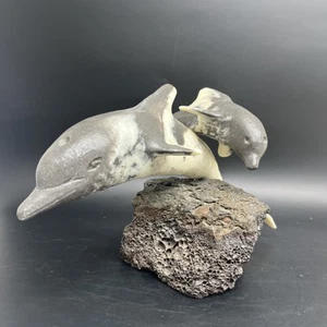 Vtg NLW Signed 239/500 Dolphins Sculpture Stone on Lava Rock Nautical Decor - Imagen 1 de 10