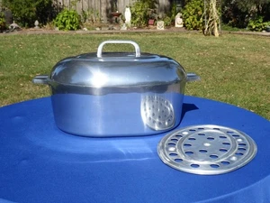 WAGNER WARE SIDNEY O MAGNALITE ALUMINUM DUTCH OVEN ROASTER w TRIVET   4265 P - Picture 1 of 9