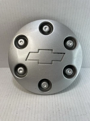 ЦЕНТРАЛЬНЫЙ КОЛПАК КОЛЕСА CHEVROLET COLORADO 2004-2008 ОТ ОРИГИНАЛЬНОГО ПРОИЗВОДИТЕЛЯ СЕРЕБРИСТЫЙ 9593979 - Изображение 1 из 4