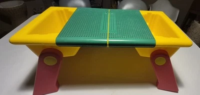LEGO 1994 VINTAGE Bandeja para regazo Mesa Construcción y Contenedores de almacenamiento con patas plegables Usado en Excelente Condición Foto 1 de 4
