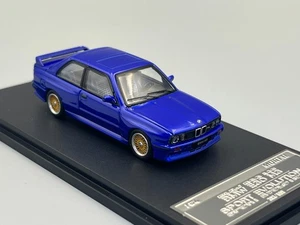 BMW E30 M3 Sport Evolution blau Maßstab 1:64 Sterbliches Modell mit Koffer - Bild 1 von 20