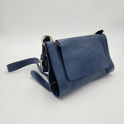 Mochila de cuero Vacchetta azul marino IL BISONTE con herrajes de latón hecha en Italia Foto 1 de 4