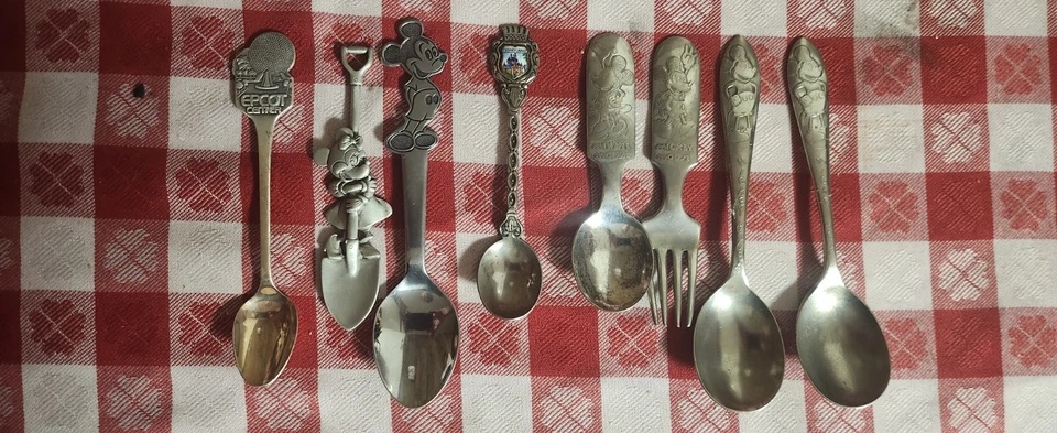 8 cucharas Disney, 4 vintage SP Bradford & Fairfield, esmalte cubierto, Epcot, ¡más! Foto 1 de 4