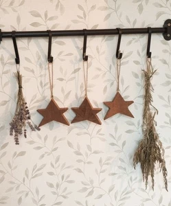JUEGO DE 3 ESTRELLAS PEQUEÑAS GRUESAS DE MADERA HECHAS A MANO ECOLÓGICAS, MADERA RECUPERADA - Imagen 1 de 6