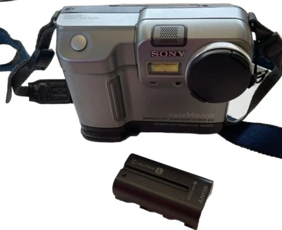 ** Vintage Sony Mavica MVC-FD83 0.9MP Digital Camera** 102724 M0044 006 - Image 1 of 4