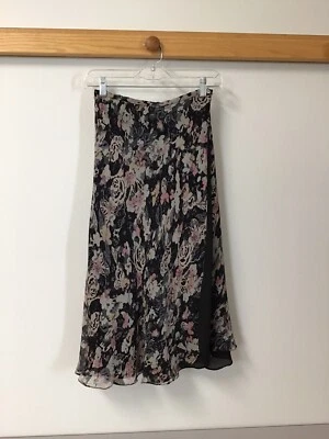 Falda envolvente de seda forrada floral negra Charter Club para mujer talla pequeña 2 Foto 1 de 4