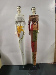 Juego de estatuas de dama talladas en madera fina de 21,5" de alto  - Imagen 1 de 24
