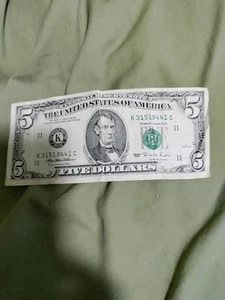 Rare 1995 $5 bill with early serial number - Picture 1 of 2