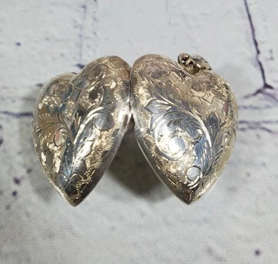 Medallón ANTQ Grande 1.25" x 1.50" Plata de Ley Grabado DULCE CORAZÓN Siam 1935 Foto 1 de 2