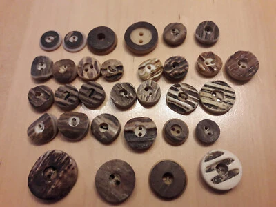 31 Stück Konvolut Sammlung verschieden große Knöpfe  Horn alt Trachten - Bild 1 von 3