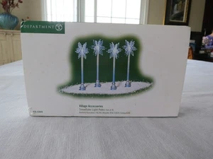 Department 56 Dorfzubehör 4-teilige Schneeflocken-Lichtmasten, 56.53049 - Bild 1 von 7