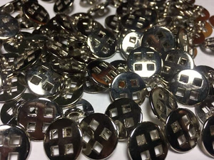 Bottoni Metallo Italiano Quadrati Tagliati Finitura Argento Lucido 15mm 18mm 23mm Gambo - Foto 1 di 2