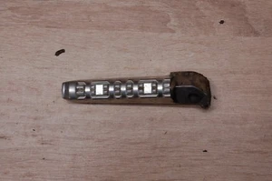 Reposapiés trasero derecho clavija/pedal Yamaha FZ6 FZ1 FZ8 FZ09 FZ07 FJ09 XSR900 3VR - Imagen 1 de 5