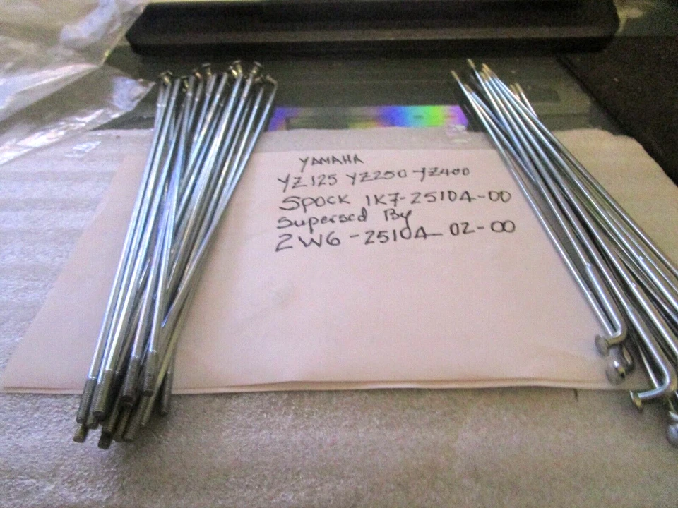 Radios delanteros OEM Yamaha YZ125 YZ250 YZ465 IT400 cantidad 36 JAPÓN PN:1K7-25104-00 NUEVO DE STOCK Foto 1 de 4