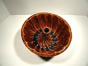 Bennington Pottery Bundt Cake - Picture 1 of 6