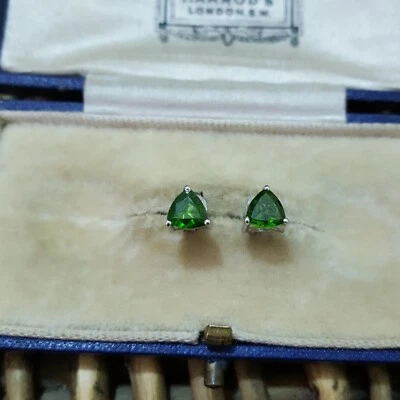 Aretes de plata de ley 925, aretes de diopsido verde natural  Foto 1 de 4