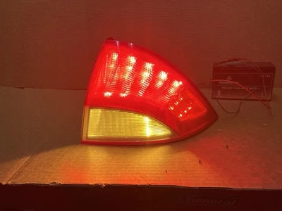 Conjunto de luz trasera exterior Mercury Milan 2010-2011 lado del pasajero Foto 1 de 4