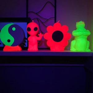 Vintage Psychedelic Candles Neon Blacklight: Yin Yang, Flower, Alien, Frog - Picture 1 of 22