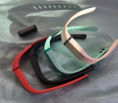 2 rastreadores de actividad Fitbit Flex originales, cargador, 8 bandas tamaño grande. - Imagen 1 de 4
