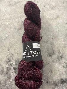 1 Mad Tosh Phantasm Hand Dyed Yarn Skein 100% SW Merino Wool 420y Fingering Plum - Picture 1 of 5