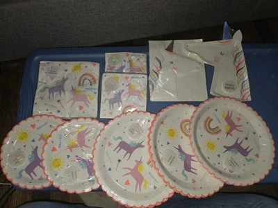 Suministros de fiesta unicornio. 2 tamaños de platos y servilletas. Nuevo sin abrir Foto 1 de 4