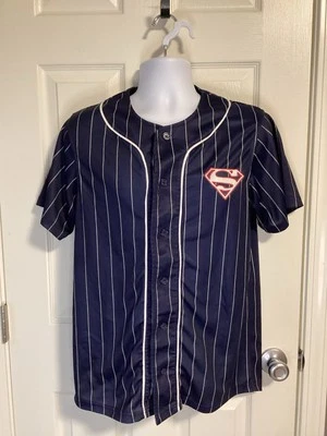 Camisa de beisebol Superman azul marinho e branca - tamanho médio  - Imagem 1 de 4