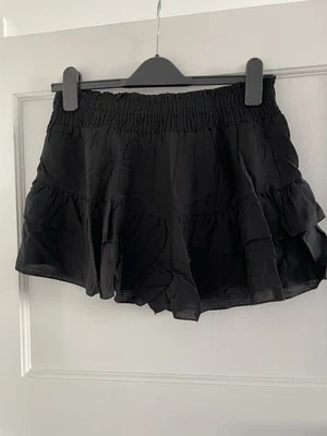 BNWOT LADIES BLACK SKORT ELASTICATED WAIST SIZE L - Image 1 of 2