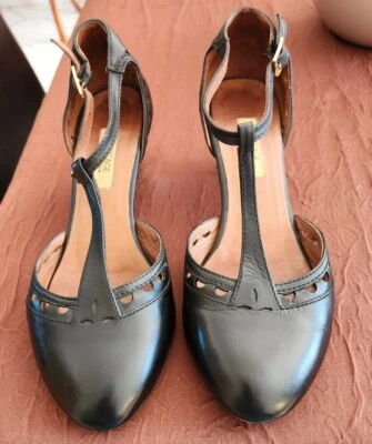 Escarpins noirs Bocage pointure 38 - Photo 1/4