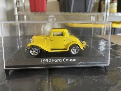 Yellow  1932 Ford Coupe Collectible - Imagem 1 de 2