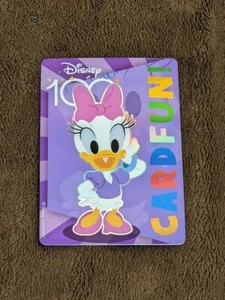 2023 DISNEY 100 BASE RAINBOW D100-SR55 Daisy - Mickey Mouse & Friends - Imagen 1 de 1