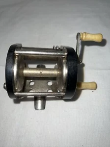 Vintage Ocean City 1581 Bait Casting Fishing Reel - Picture 1 of 3