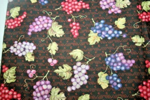 TUSCANY GRAPES FROM DAISY KINGDOM - 100% COTTON FABRIC - Picture 1 of 2