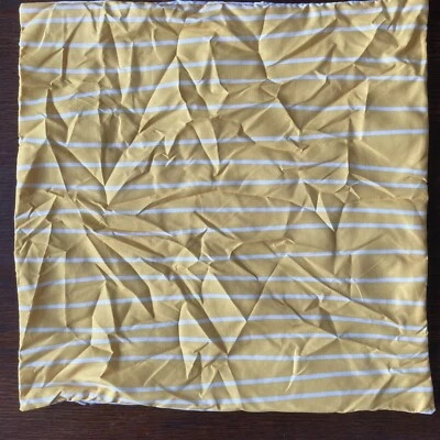 Fronha de arremesso 17 polegadas quadrada amarela com listras brancas - Macia! - Imagem 1 de 2