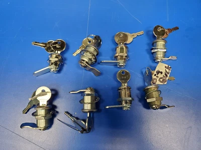 UNA cerradura con llave para videojuegos arcade y juegos de pinball - usado pero en buen estado  Foto 1 de 2