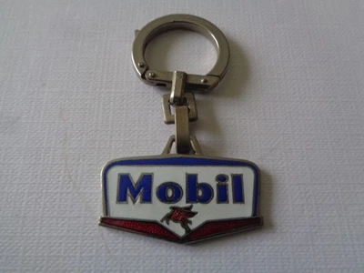 ANCIEN PORTE CLE AUGIS MOBIL EMAILLE STATION SERVICE CHEVAL PEGASE - Photo 1/2