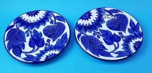 2 platos decorativos/platos de cena Crate&barrel 11 pulgadas azul y blanco - Imagen 1 de 6
