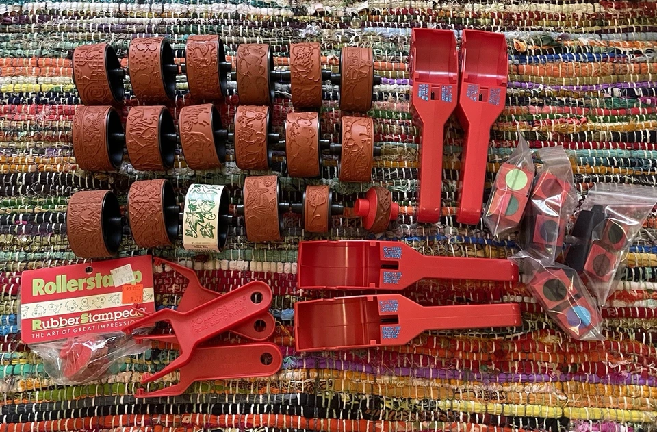 De colección Rollo Rollo Sello de Goma Enorme Lote y Tintas Retro Años 90 Artesanías ¡Lindo! Foto 1 de 4