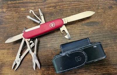 Navaja suiza Victorinox Deluxe Tinker 91 mm roja con funda - excelente estado -B83 Foto 1 de 4