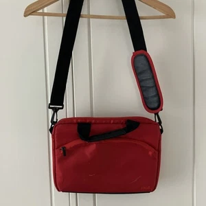 Laptop Messenger Bag Logik Small Red Padded Pockets Lined Zip Logo Used F1 - Afbeelding 1 van 11