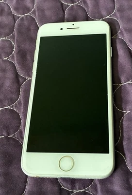 Apple iPhone 7 - Unlocked - White - Image 1 of 2