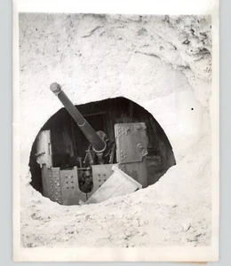 Pistola Ack-Ack en cueva de mamuts China Guerra Civil FORMOSA (Taiwán) 1946 Foto de prensa - Imagen 1 de 2