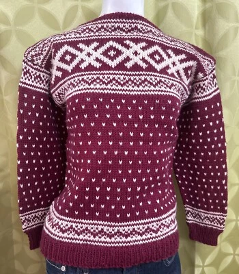 XS Vintage Años 70 Sin Usar HECHO A MANO Esquí Nórdico LANA SUÉTER Arándano Borgoña Granate Foto 1 de 3
