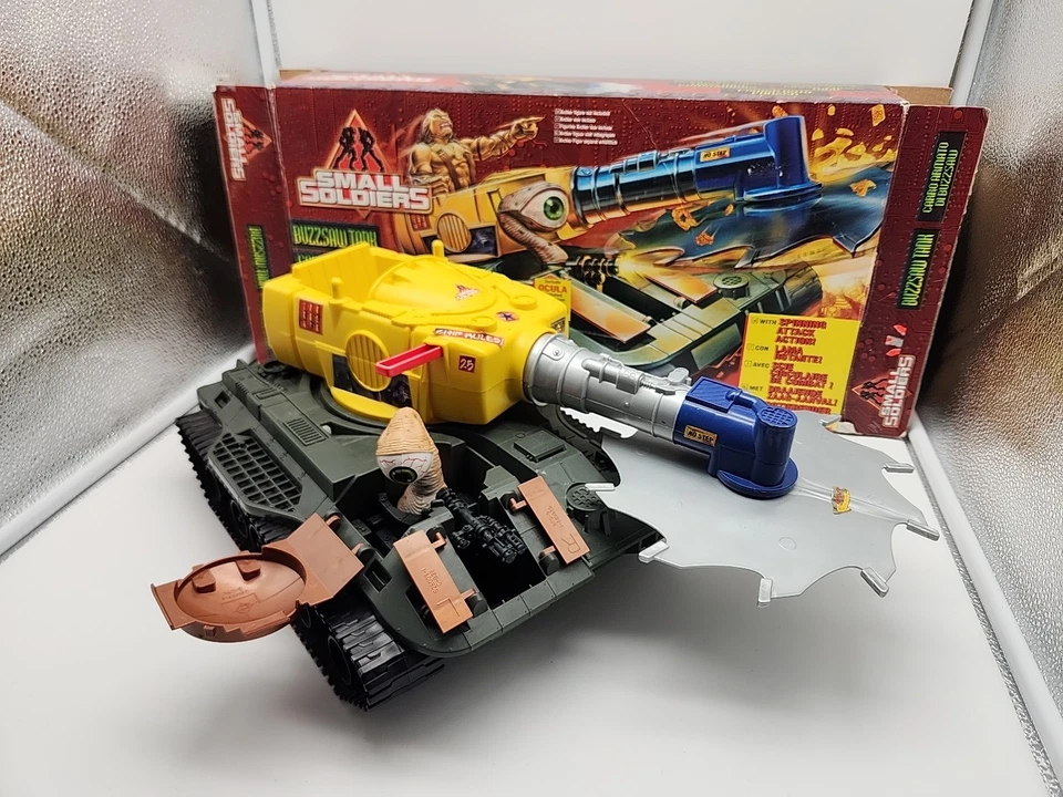 Actionfiguren Small Soldiers Kenner 1998 Buzz Saw Tank mit Ocula in OVP - Bild 1 von 4