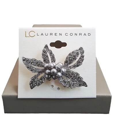 Broche LC Lauren Conrad para mujer hoja plateada imitación gris perla nuevo con etiquetas Foto 1 de 4