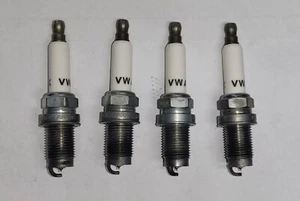 Kit candele accensione originali VOLKSWAGEN LONGLIFE VW 03C905601B NGK TSI - Foto 1 di 4