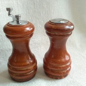 Vintage Holz Salz & Pfefferstreuer Mahlwerk 6" hoch schwer Bauernhaus - Bild 1 von 4